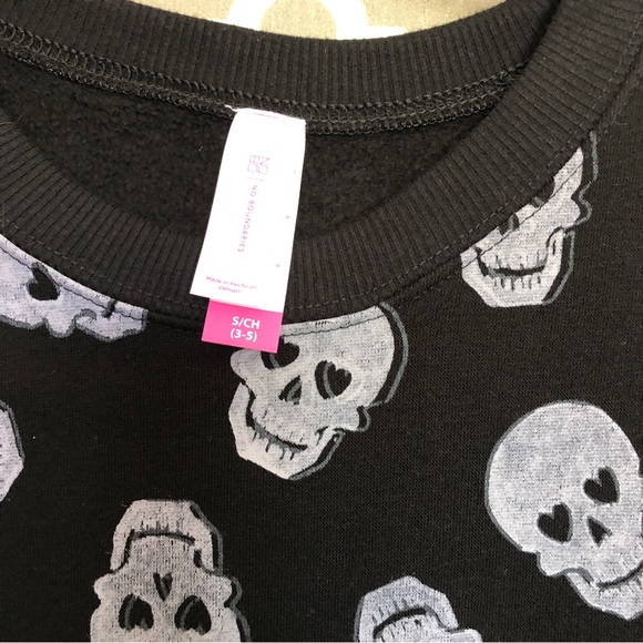 Skull design woman’s size small petite bundle set of 4. - Picture 5 of 11